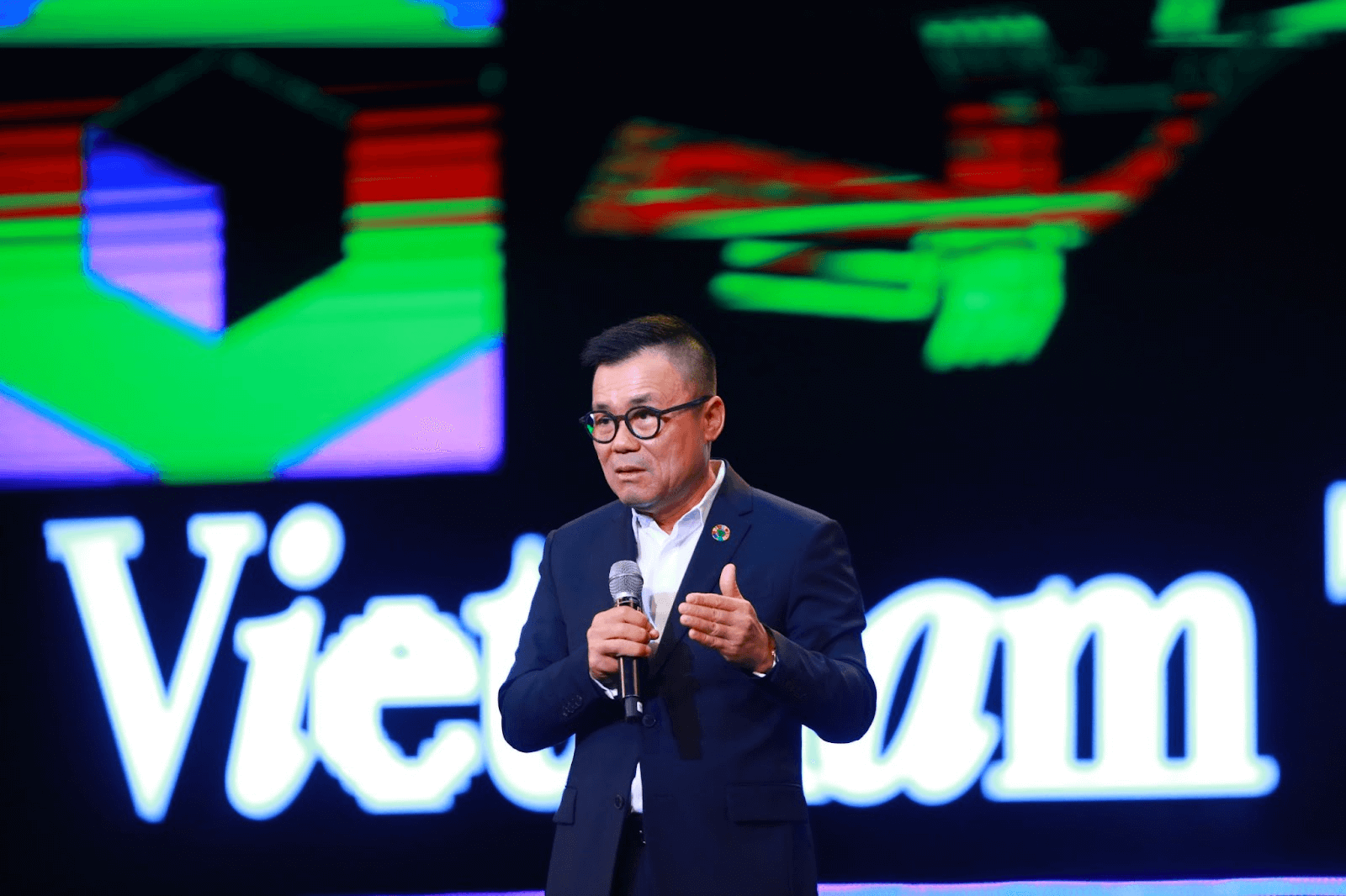 Chủ tịch SSI Nguyễn Duy Hưng phát biểu tại Vietnam Tech Impact Summit (VTIS) 2024