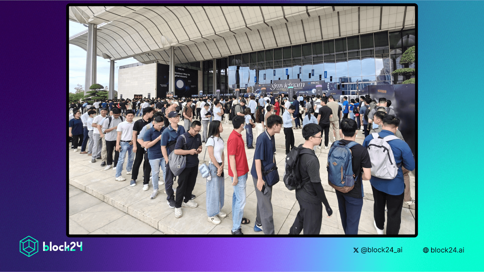 Người trẻ xếp hàng tham dự sự kiện GM 2025, trong khuôn khổ tuần lễ Blockchain Việt Nam
