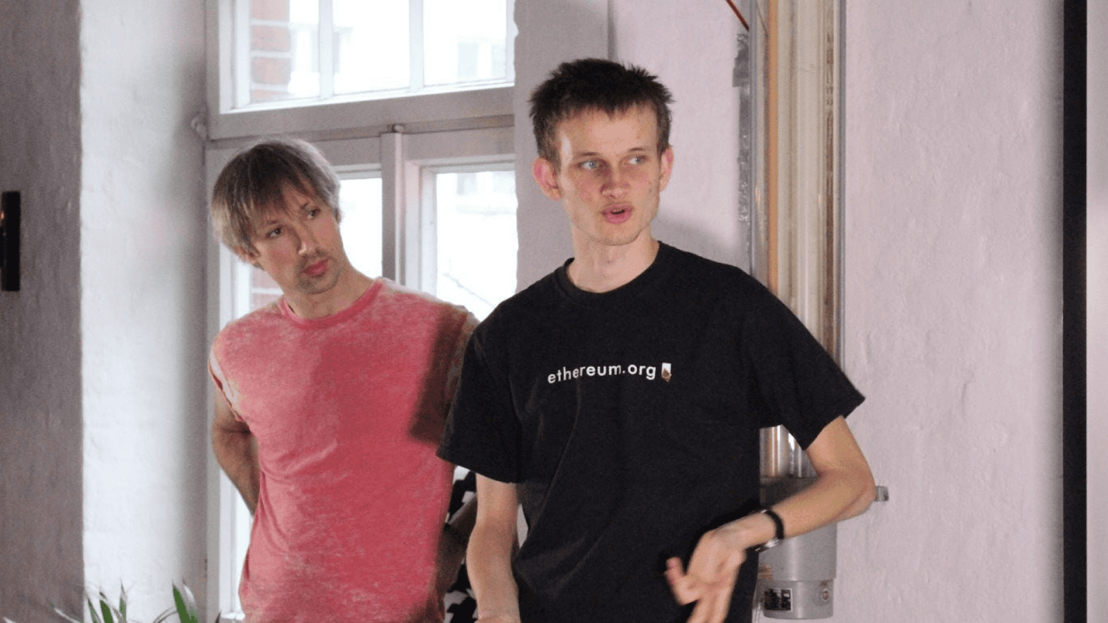 Vitalik Buterin và Gavin Wood - 2 nhà đồng sáng lập Ethereum