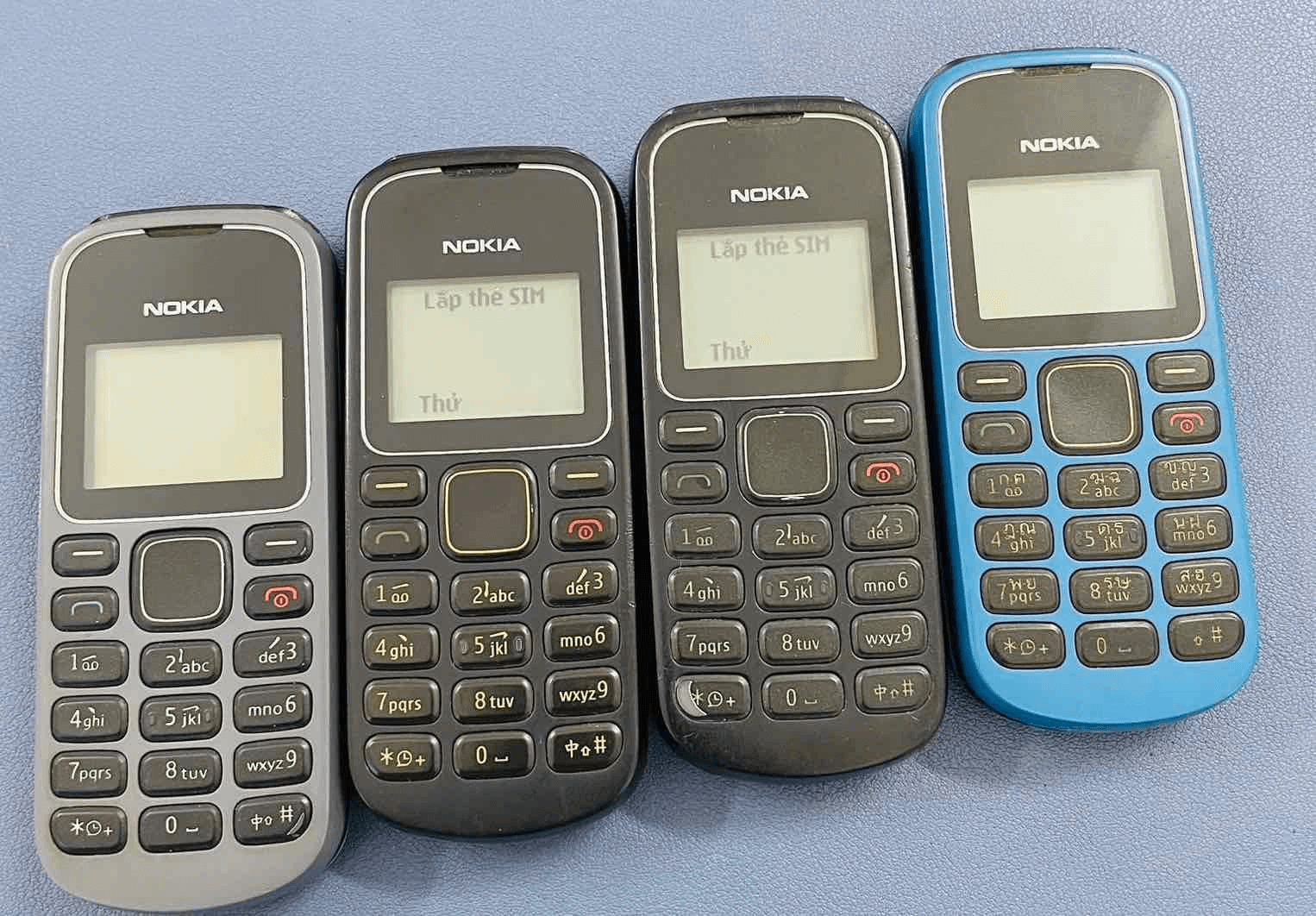Điện thoại “cục gạch” chưa lắp SIM