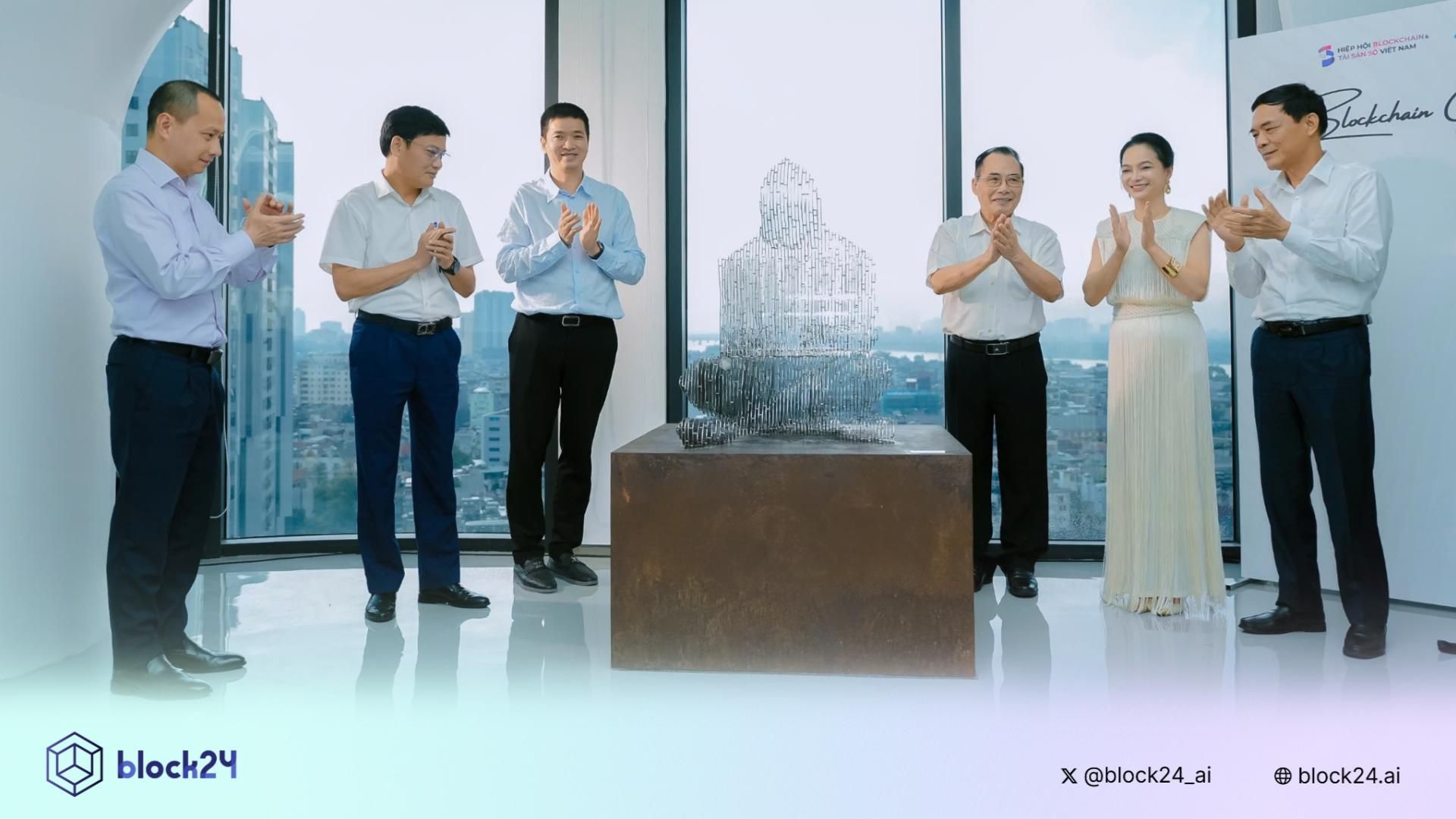 Việt Nam chính thức có tượng cha đẻ Bitcoin